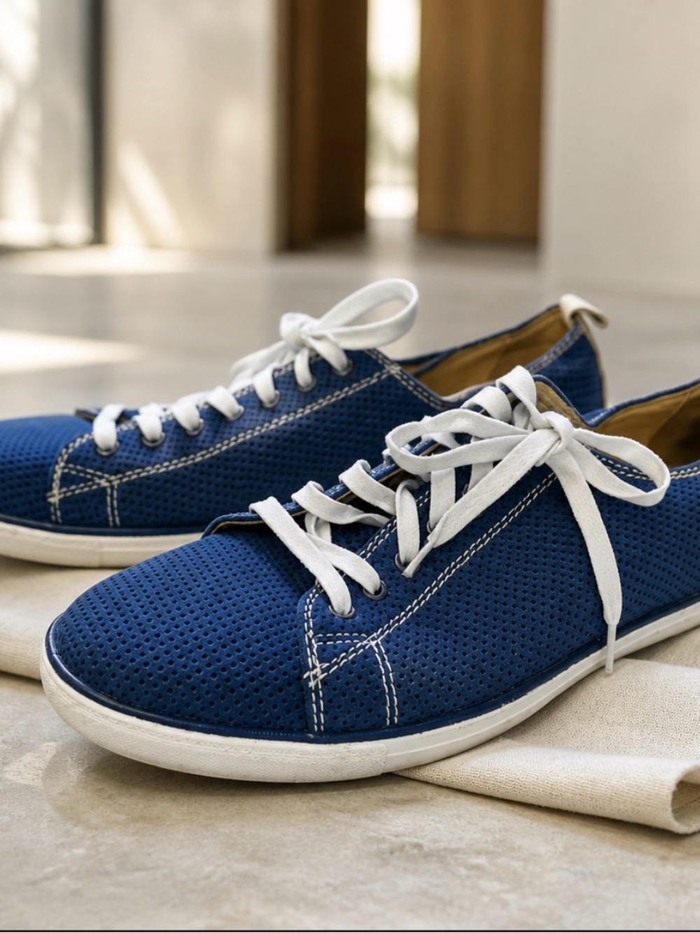 NWOT Size 9 Blue & White Streetwear Sneakers